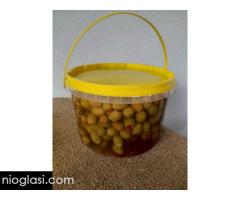 Domace maslinovo ulje i masline