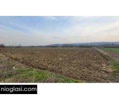 Parcela 1.8hektara (visokonaponska struja) ravna